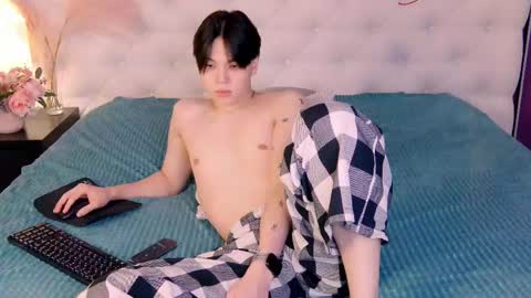 just_gay_ online show from 03/01/25, 01:18