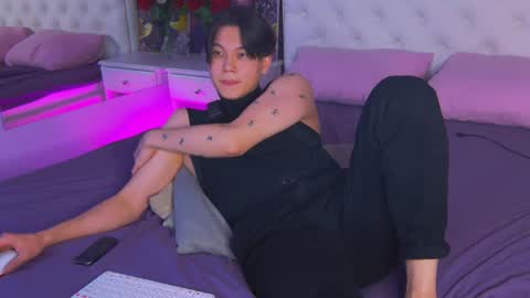 just_gay_ online show from 03/09/25, 01:35