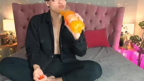 just_gay_ online show from 03/09/25, 04:33