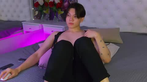 just_gay_ online show from 03/09/25, 10:41