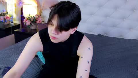 just_gay_ online show from 03/10/25, 01:10