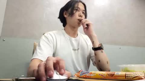 just_gay_ online show from 10/23/25, 10:19