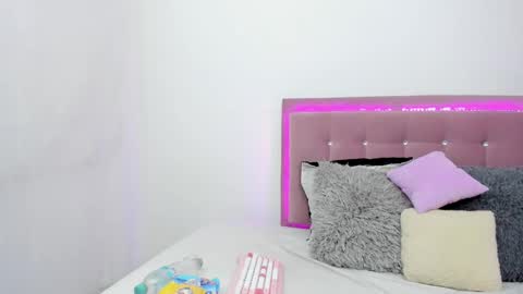  Isa y Luci  online show from 12/19/24, 12:13