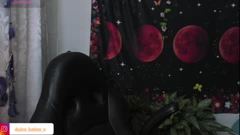 Snapshot of just_katiex chatting on 01/10/25, 11:39 Sofia online show from 01/10/25, 11:39