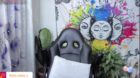 Snapshot of just_katiex chatting on 02/04/25, 10:21 Sofia online show from 02/04/25, 10:21