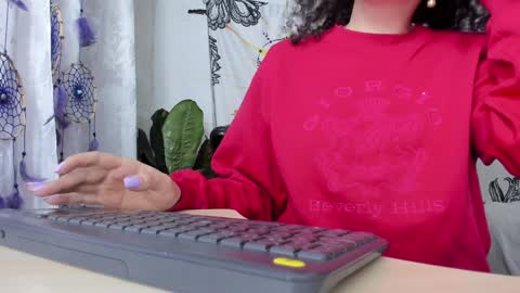 Snapshot of just_katiex chatting on 02/06/25, 12:43 Sofia online show from 02/06/25, 12:43