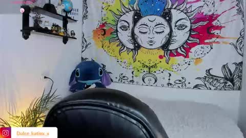 Snapshot of just_katiex chatting on 11/08/25, 12:22 Sofia online show from 11/08/25, 12:22