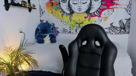 Snapshot of just_katiex chatting on 11/09/25, 12:36 Sofia online show from 11/09/25, 12:36