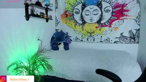 Snapshot of just_katiex chatting on 11/14/25, 12:20 Sofia online show from 11/14/25, 12:20