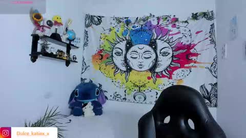 Snapshot of just_katiex chatting on 11/17/25, 07:19 Sofia online show from 11/17/25, 07:19