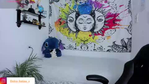 Snapshot of just_katiex chatting on 11/19/25, 12:16 Sofia online show from 11/19/25, 12:16