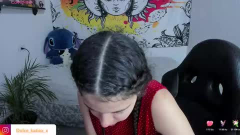 Snapshot of just_katiex chatting on 11/22/25, 02:05 Sofia online show from 11/22/25, 02:05