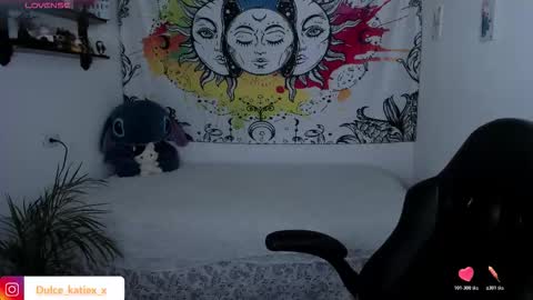 Snapshot of just_katiex chatting on 11/23/25, 01:22 Sofia online show from 11/23/25, 01:22