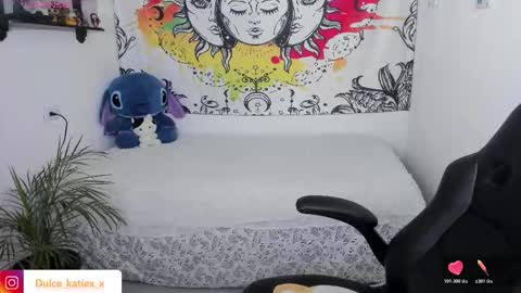 Snapshot of just_katiex chatting on 11/24/25, 12:38 Sofia online show from 11/24/25, 12:38