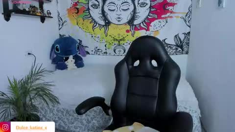 Snapshot of just_katiex chatting on 12/01/25, 11:59 Sofia online show from 12/01/25, 11:59