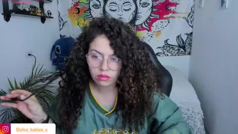 Snapshot of just_katiex chatting on 12/02/25, 12:05 Sofia online show from 12/02/25, 12:05