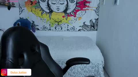 Snapshot of just_katiex chatting on 12/13/25, 08:04 Sofia online show from 12/13/25, 08:04