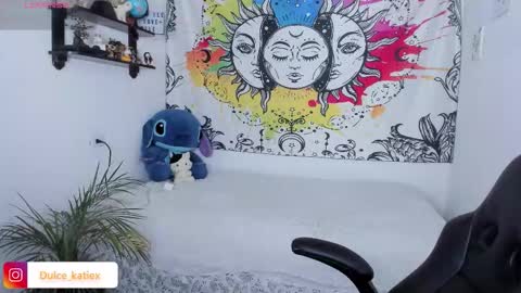 Snapshot of just_katiex chatting on 12/15/25, 12:20 Sofia online show from 12/15/25, 12:20