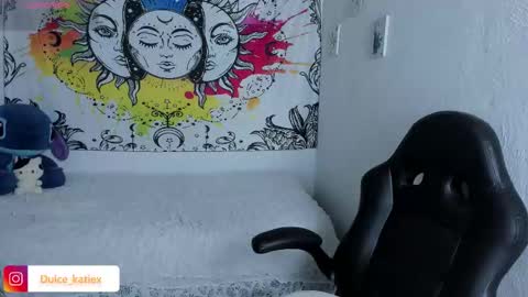 Snapshot of just_katiex chatting on 12/16/25, 12:32 Sofia online show from 12/16/25, 12:32