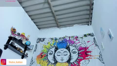 Snapshot of just_katiex chatting on 12/17/25, 12:44 Sofia online show from 12/17/25, 12:44