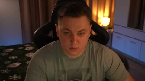 Snapshot of just_top chatting on 12/14/25, 07:18 David online show from 12/14/25, 07:18