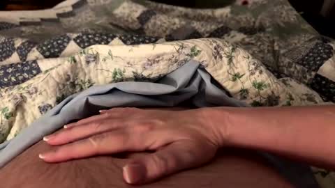 Snapshot of just_ur_avg_cpl chatting on 09/22/25, 02:35 justuravgdad  justuravgmom online show from 09/22/25, 02:35