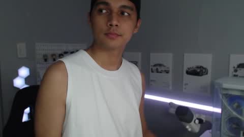 Snapshot of justagamerxxx chatting on 11/19/25, 07:58 Rhys online show from 11/19/25, 07:58