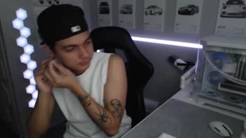 Snapshot of justagamerxxx chatting on 11/20/25, 10:59 Rhys online show from 11/20/25, 10:59