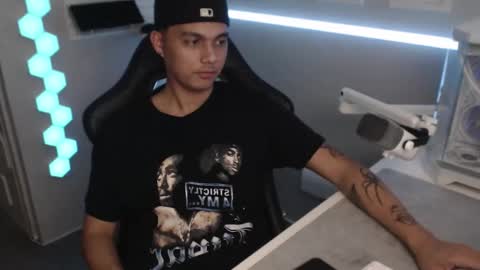 Snapshot of justagamerxxx chatting on 12/05/25, 06:48 Rhys online show from 12/05/25, 06:48