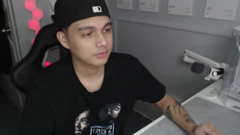 Snapshot of justagamerxxx chatting on 12/13/25, 07:53 Rhys online show from 12/13/25, 07:53