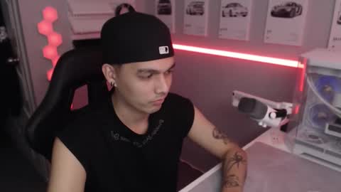 Snapshot of justagamerxxx chatting on 12/14/25, 10:03 Rhys online show from 12/14/25, 10:03