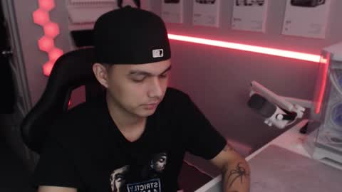 Snapshot of justagamerxxx chatting on 12/15/25, 10:58 Rhys online show from 12/15/25, 10:58