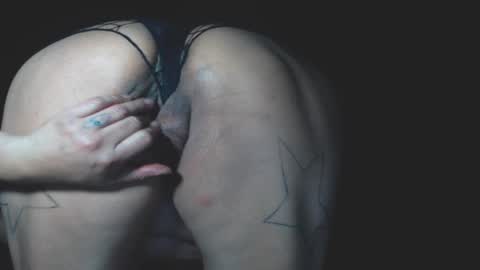 Layla online show from 11/15/25, 10:56