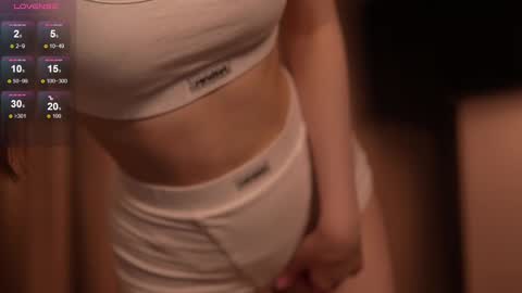 Snapshot of justbarbie_new_ chatting on 02/27/25, 09:14 Katarina online show from 02/27/25, 09:14