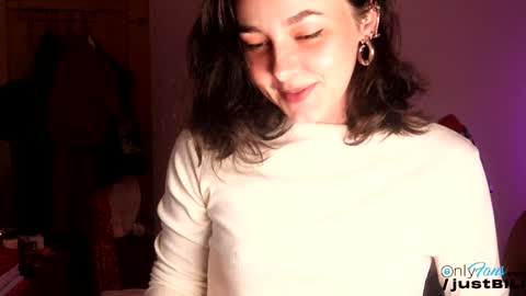 Snapshot of justbecauseiloveit chatting on 12/18/24, 07:19 Billie B William online show from 12/18/24, 07:19