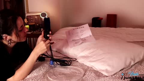 Snapshot of justbecauseiloveit chatting on 01/14/25, 08:20 Billie B William online show from 01/14/25, 08:20