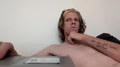 Snapshot of justhavingfun111 chatting on 10/16/25, 12:44 justhavingfun111 online show from 10/16/25, 12:44