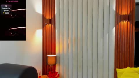 Snapshot of justin_mack_ chatting on 10/30/25, 07:36 Justin online show from 10/30/25, 07:36