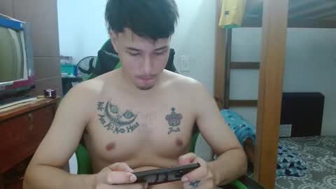 Snapshot of justin_taylor02 chatting on 10/12/25, 02:05 justin_taylor02 online show from 10/12/25, 02:05