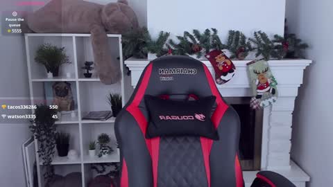Snapshot of justin_twinkboy chatting on 12/24/24, 11:22 JUSTIN online show from 12/24/24, 11:22