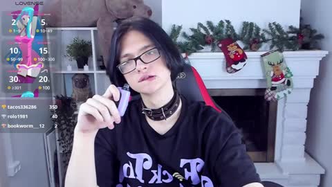 Snapshot of justin_twinkboy chatting on 12/28/24, 11:05 JUSTIN online show from 12/28/24, 11:05