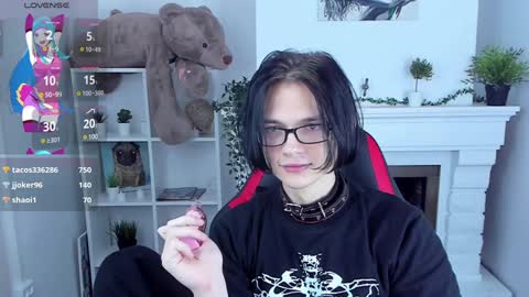 Snapshot of justin_twinkboy chatting on 01/13/25, 01:56 JUSTIN online show from 01/13/25, 01:56