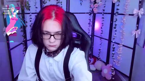 Snapshot of justin_twinkboy chatting on 02/27/25, 12:45 JUSTIN online show from 02/27/25, 12:45