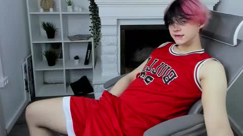 Snapshot of justin_twinkboy chatting on 09/21/25, 08:21 JUSTIN online show from 09/21/25, 08:21