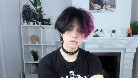 Snapshot of justin_twinkboy chatting on 10/22/25, 12:27 JUSTIN online show from 10/22/25, 12:27