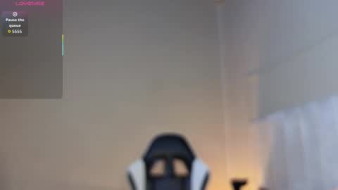 Snapshot of justin_valverde chatting on 11/13/25, 02:43 Justin online show from 11/13/25, 02:43