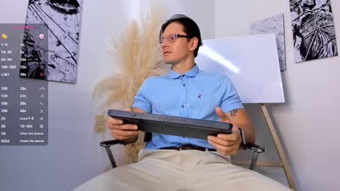 Snapshot of justin_valverde chatting on 11/26/25, 02:56 Justin online show from 11/26/25, 02:56