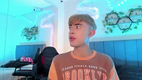 Snapshot of justinbe_ chatting on 09/12/25, 11:32 Justin online show from 09/12/25, 11:32