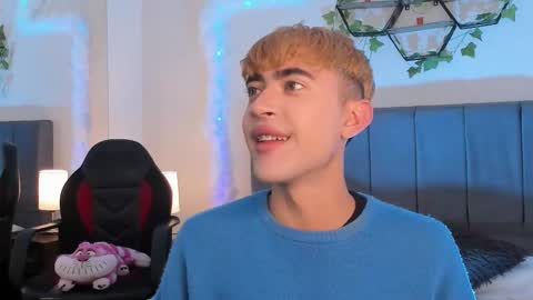 Snapshot of justinbe_ chatting on 09/19/25, 11:22 Justin online show from 09/19/25, 11:22