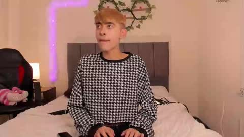 Snapshot of justinbe_ chatting on 09/20/25, 11:33 Justin online show from 09/20/25, 11:33